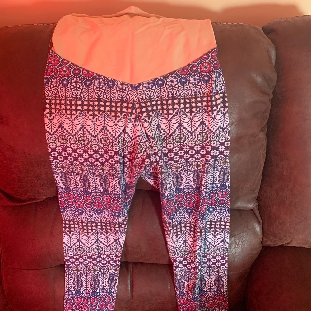 Maternity leggings.
